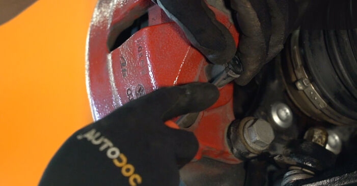 Wie kompliziert ist es, selbst zu reparieren: Bremsbeläge am Caddy 3 2.0 SDI 2010 ersetzen – Laden Sie sich illustrierte Wegleitungen herunter