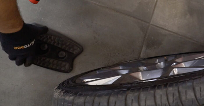 Wie lange braucht der Teilewechsel: Bremsbeläge am VW Golf 6 Cabrio 2013 - Einlässliche PDF-Wegleitung