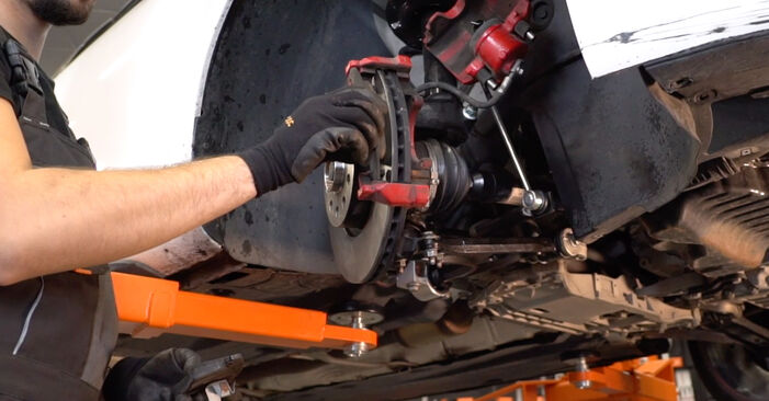 Wechseln Sie Bremsbeläge beim VW Beetle Cabrio 2012 1.2 TSI selber aus