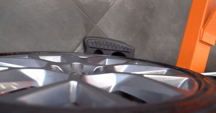 VW Beetle Cabrio 1.6 TDI 2013 Bremsbeläge wechseln: Kostenfreie Reparaturwegleitungen