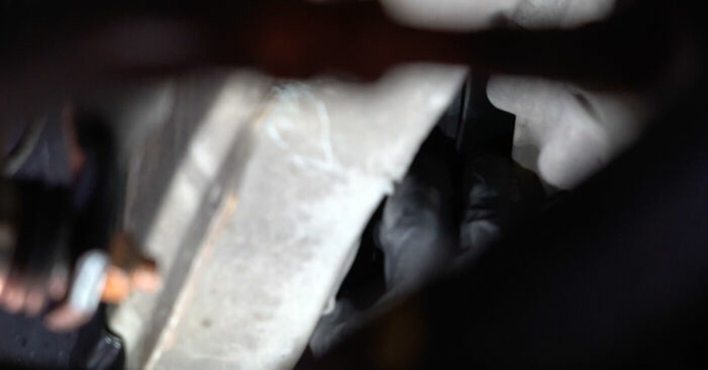 Anleitung: MERCEDES-BENZ A-Klasse (W169) Keilriemen wechseln ...