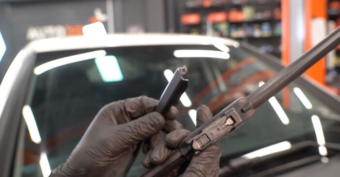 Changing Wiper Blades on MERCEDES-BENZ VANEO (414) 1.7 CDI (414.700) 2005 by yourself