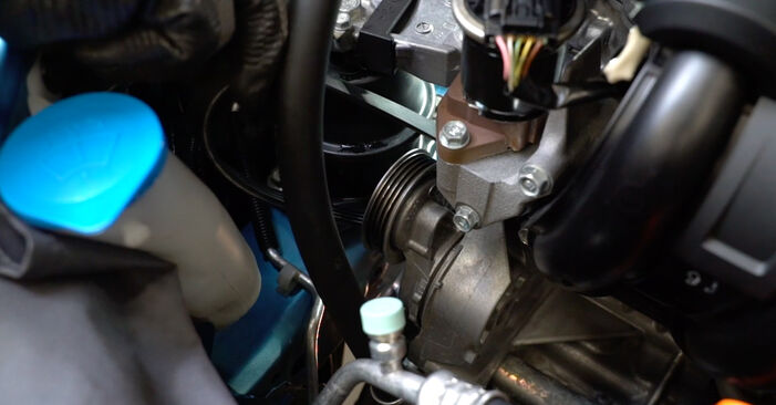 Wie problematisch ist es, selber zu reparieren: Keilrippenriemen beim Honda Jazz 3 1.5 4WD (GE9) 2013 auswechseln – Downloaden Sie sich bebilderte Tutorials