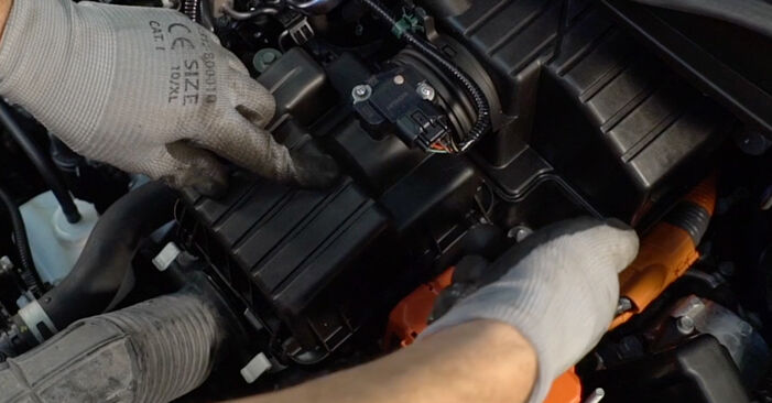 2014 Honda Jazz 3 1.5 4WD (GE9) Filtr powietrza instrukcja wymiany krok po kroku