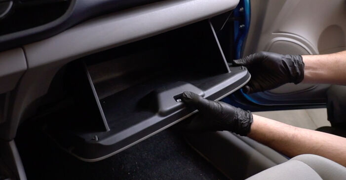 Wymiana Filtr powietrza kabinowy Honda Jazz 4 1.3 2013 - darmowe instrukcje PDF i wideo
