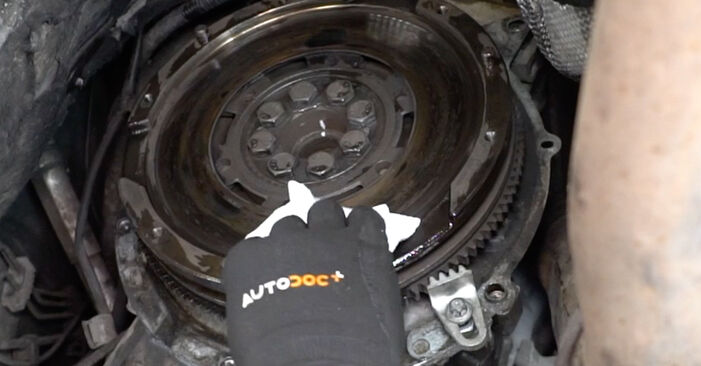 How to change Clutch Kit on BMW 3 Convertible (E46) 2000 - free PDF and video manuals