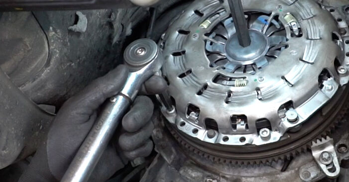 How to remove BMW 3 SERIES 323Ci 2.5 2004 Clutch Kit - online easy-to-follow instructions