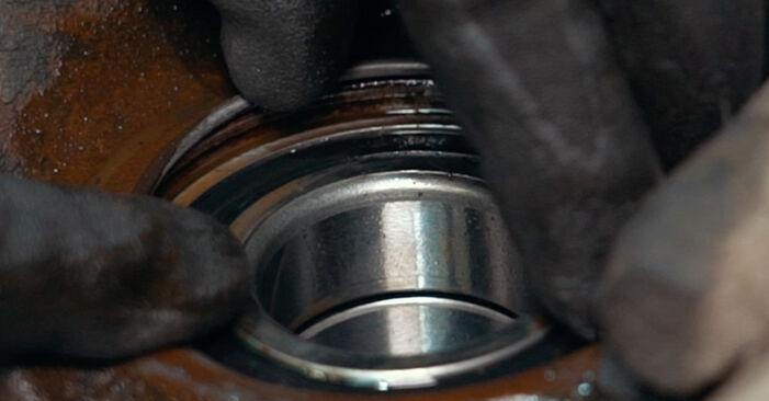 Changing Wheel Bearing on RENAULT EXPRESS Box Body / Estate 1.9 D 1998 by yourself
