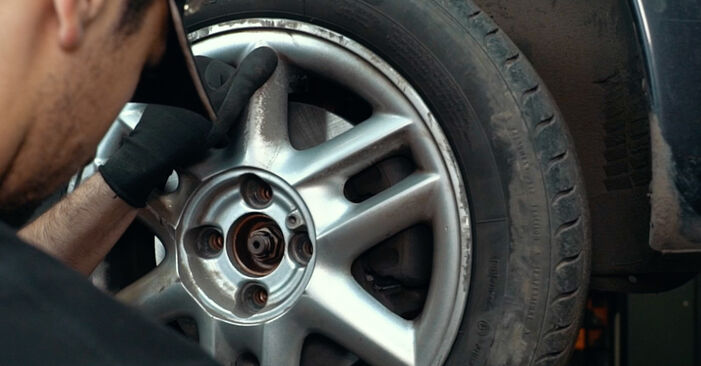 Quão difícil é efetuar a substituição de Rolamento da Roda no Renault Logan Carrinha 1.5 dCi 2013 por si mesmo - descarregue o guia ilustrado
