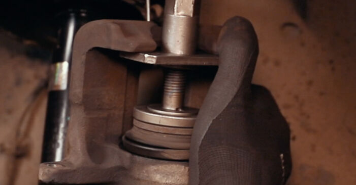 LAGUNA I Grandtour (K56_) 1.8 (K56S/T/0) 1998 Brake Pads DIY replacement workshop manual