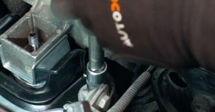 1998 Renault Megane LA wymiana Zawieszenie silnika: darmowe instrukcje warsztatowe