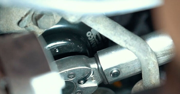 Wie lange benötigt das Auswechseln der Teile: Ölfilter beim Renault 19 Cabrio 1991 - Detailliertes PDF-Tutorial