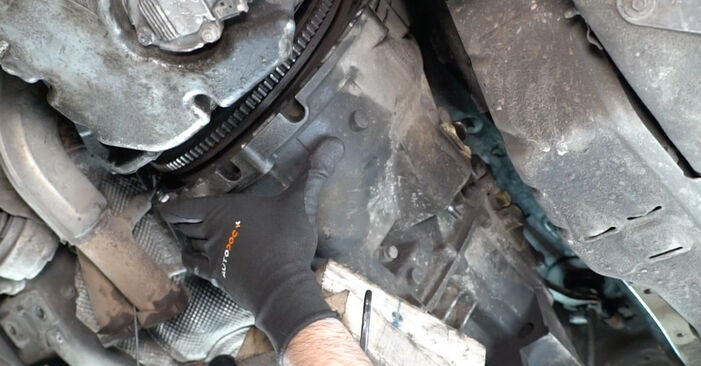 BMW Z4 2.5 i Clutch Kit replacement: online guides and video tutorials
