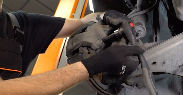 Wie schmierig ist es, selber zu reparieren: Bremsscheiben beim Opel Astra F 70 2.0 DTI (F70) 2005 wechseln – Downloaden Sie sich Bildanleitungen