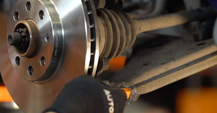 Trinn-for-trinn anbefalinger for hvordan du kan bytte Opel Astra F 70 2005 1.7 CDTi (F70) Bremseklosser selv