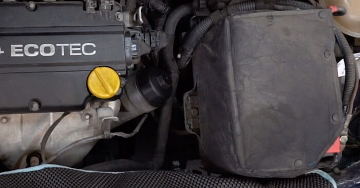 Opel Tigra Twintop 1.8 (R97) 2006 Olejový filter výmena: bezplatné návody z našej dielne
