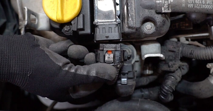 Колко време отнема смяната: Запалителна бобина на Opel Corsa C Ван 2008 - информативен PDF наръчник