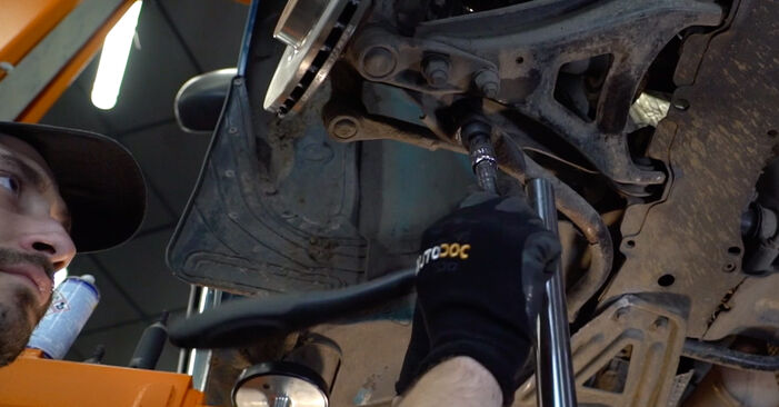 Replacing Anti Roll Bar Links on Renault Scenic 1 1999 1.9 dCi by yourself