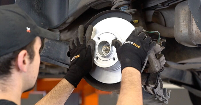 Cum schimb Rulment roata la Renault Twingo 2 2007 - manualele în format PDF și video gratuite