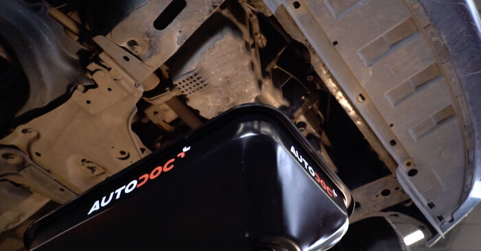 Смяна на Renault Master 2 Бордова платформа 2.5 dCi 2000 Маслен филтър: безплатни наръчници за ремонт