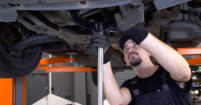Replacing Control Arm on Renault Megane II Estate 2006 1.5 dCi (KM1E) by yourself