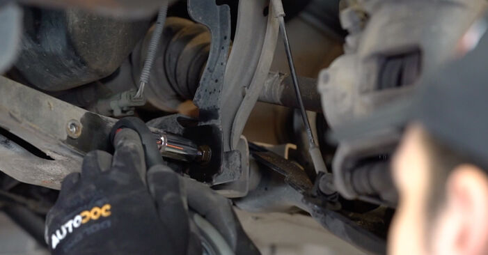 RENAULT CAPTUR 1.5 dCi 90 Control Arm replacement: online guides and video tutorials