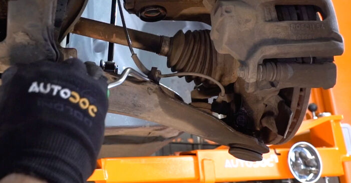 Cómo cambiar Brazo De Suspensión en un Renault Captur j5 2013 - Manuales en PDF y en video gratuitos