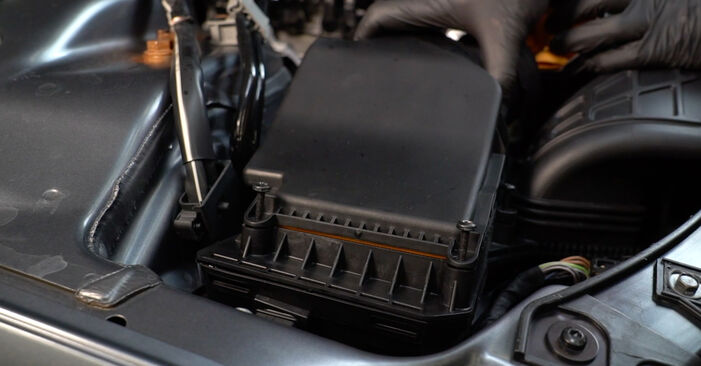 AUDI A5 B8 Sportback (8TA) 2.0 TFSI Filtr powietrza silnika wymiana: przewodniki online i samouczki wideo