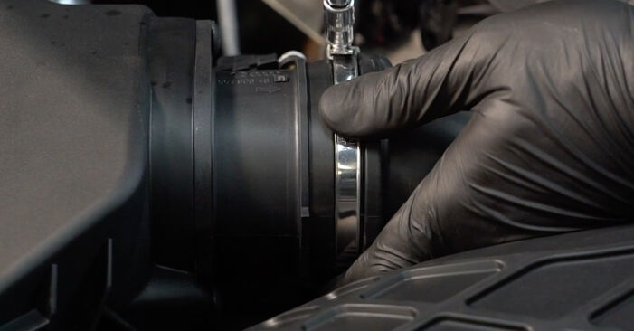 Stufenweiser Leitfaden zum Teilewechsel in Eigenregie von Audi A5 8ta 2013 2.7 TDI Luftfilter