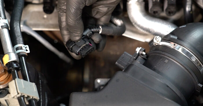 Hvordan skifte Luftfilter på Audi A5 B8 Cabrio 2009 – gratis PDF- og videoveiledninger