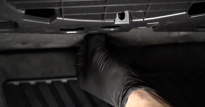 Wie lange braucht der Teilewechsel: Innenraumfilter am Audi A5 8t3 2015 - Einlässliche PDF-Wegleitung