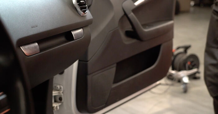 Interieurfilter AUDI TT 3.2 V6 quattro vervangen: online leidraden en videohandleidingen