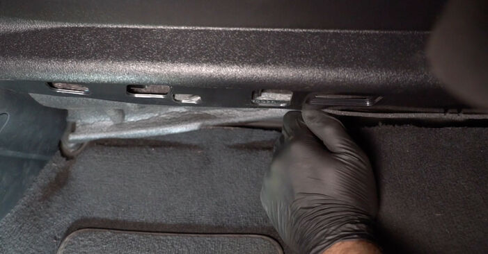 AUDI TT 2013 Interieurfilter stapsgewijze handleiding voor vervanging