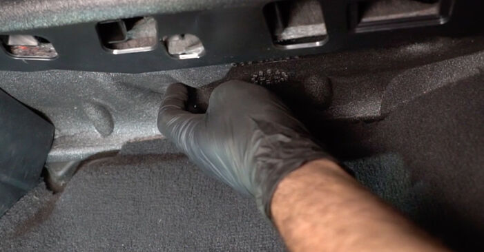Wie lange braucht der Teilewechsel: Innenraumfilter am Audi A3 Cabrio 2010 - Einlässliche PDF-Wegleitung