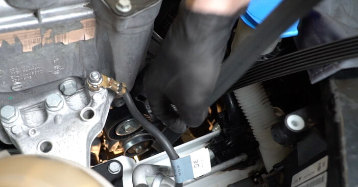 Jak vyměnit VW POLO Klinovy zebrovany remen - návody a video tutoriály krok po kroku.