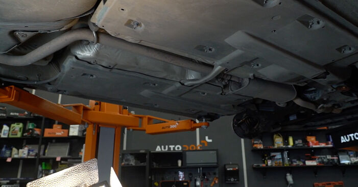 Svojpomocná výmena Palivový filter na aute VW Caddy Alltrack Estate 2015 2.0 TDI