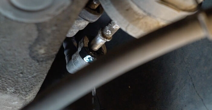 VW Beetle 5c 1.6 TDI 2013 Kraftstofffilter wechseln: Kostenfreie Reparaturwegleitungen
