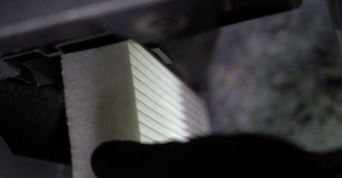 Samodzielna wymiana Filtr powietrza kabinowy w VW Voyage (5U4) 1.6 Flex 2011