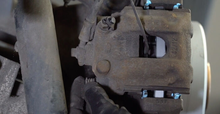 Πώς να αντικαταστήσετε Τακάκια Φρένων σε BMW Z4: κατεβάστε εγχειρίδια PDF και βίντεο οδηγιών