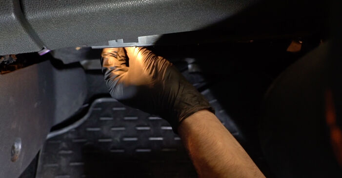 Hinweise des Automechanikers zum Wechseln von FORD B-MAX (JK) 1.5 TDCi 2013 Innenraumfilter
