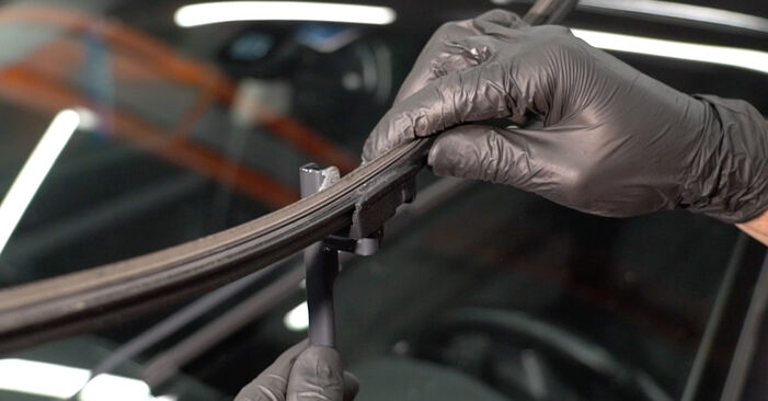 How to remove SKODA OCTAVIA 1.6 FSI 2008 Wiper Blades - online easy-to-follow instructions