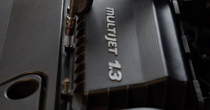 Wie schmierig ist es, selber zu reparieren: Luftfilter beim Fiat Tipo 356 1.6 D (356HXG11) 2022 wechseln – Downloaden Sie sich Bildanleitungen