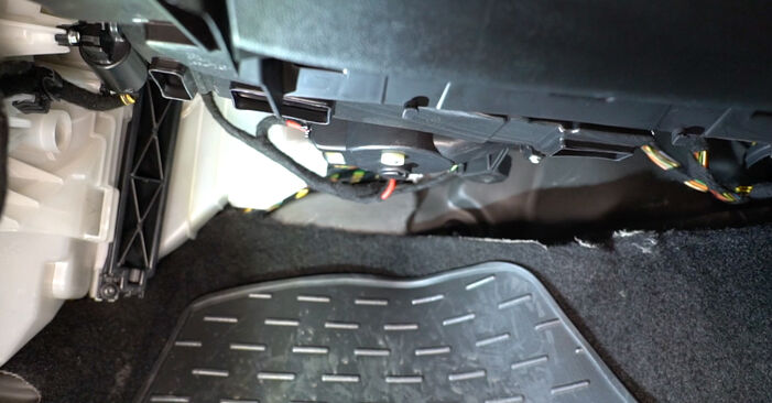 Tauschen Sie Innenraumfilter beim FIAT DOBLO Kasten/Kombi (263) 2.0 D Multijet 2013 selbst aus