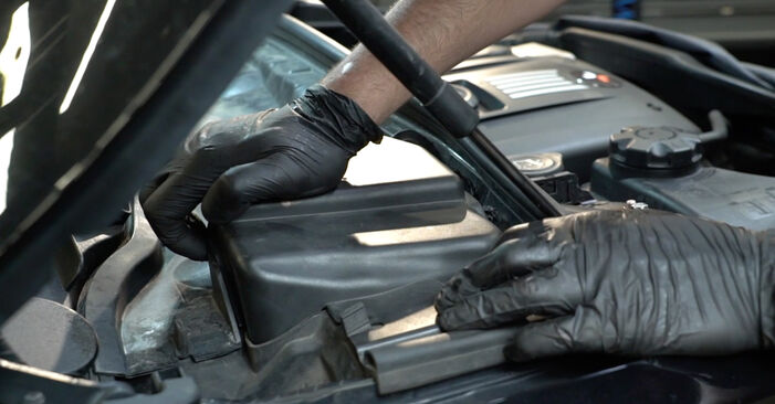 Wie schmierig ist es, selber zu reparieren: Zündspule beim BMW E86 M 3.2 2008 wechseln – Downloaden Sie sich Bildanleitungen