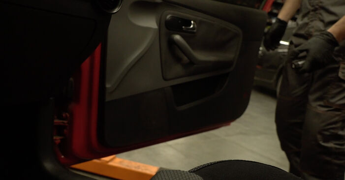 Wie lange benötigt das Auswechseln der Teile: Innenraumfilter beim Seat Ibiza 6j Kombi 2011 - Detailliertes PDF-Tutorial