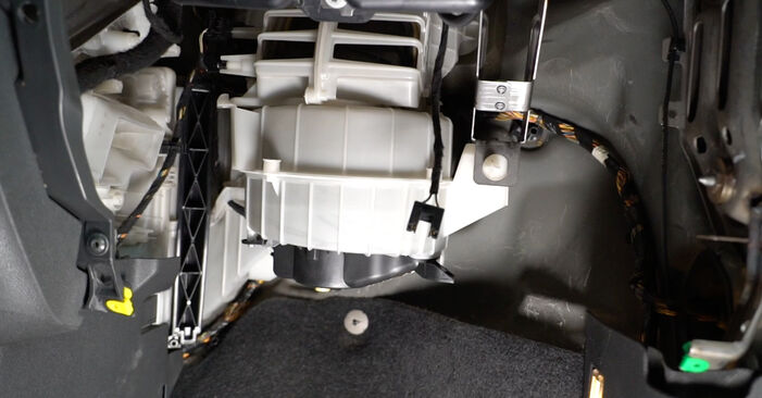 Wie lange benötigt das Auswechseln der Teile: Innenraumfilter beim Opel Adam M13 2020 - Detailliertes PDF-Tutorial
