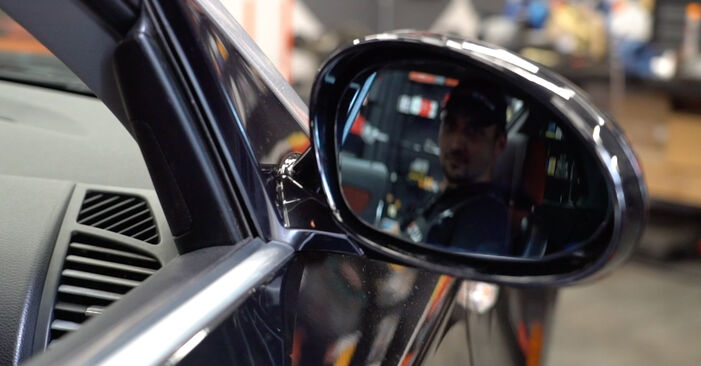 Wie lange braucht der Teilewechsel: Spiegelglas am BMW E88 2010 - Einlässliche PDF-Wegleitung