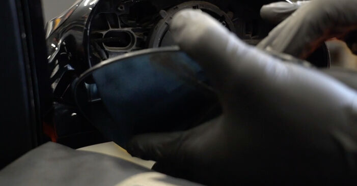 Trocar Vidro Espelho Retrovisor no BMW 1 Cabrio (E88) 120 i 2011 por conta própria