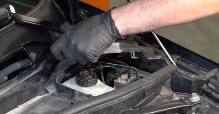 BMW Z4 Uždegimo ritė keitimas: nemokamos remonto instrukcijos