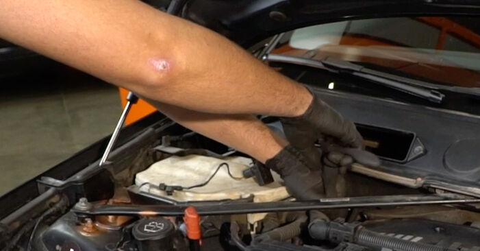 BMW 5 SERIES 2016 Запалителна бобина стъпка по стъпка наръчник за смяна